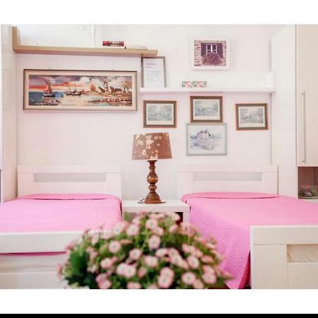 Academy Of Art Apartment ซาราเยโว ภายนอก รูปภาพ