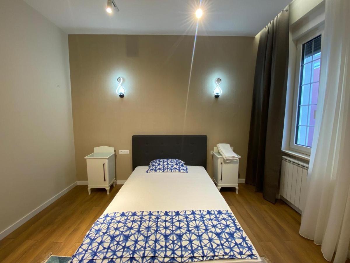 Academy Of Art Apartment ซาราเยโว ภายนอก รูปภาพ