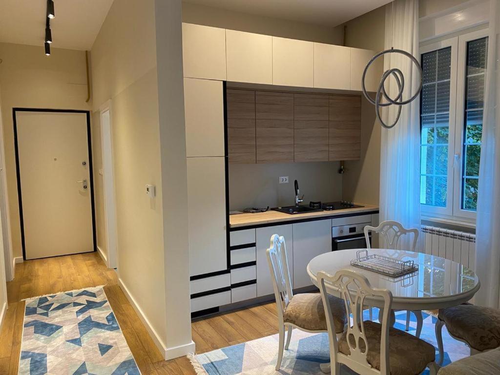 Academy Of Art Apartment ซาราเยโว ภายนอก รูปภาพ