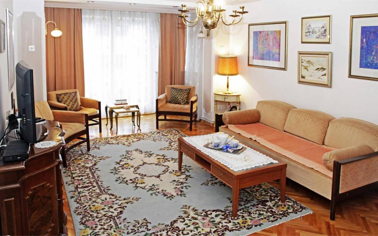 Academy Of Art Apartment ซาราเยโว ภายนอก รูปภาพ